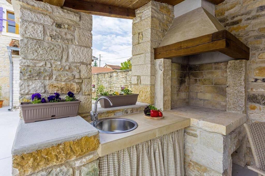 House Kristina **** Villa Burici Ngoại thất bức ảnh